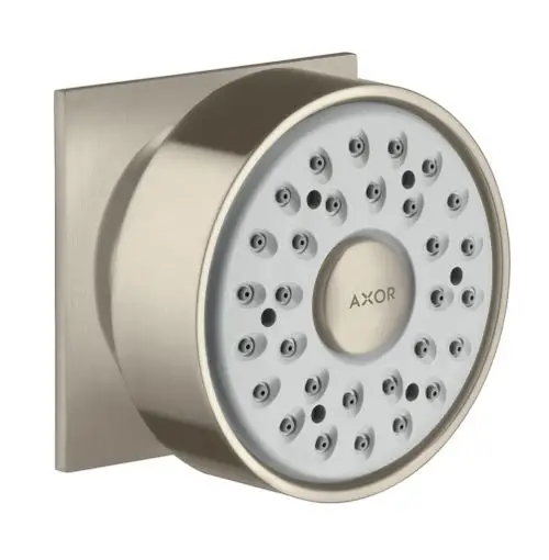 Runde Duschkopf mit zahlreichen Wasserstrahlern, montiert an quadratischer Wandplatte in gebürstetem Nickel-Finish. Design von Hansgrohe.